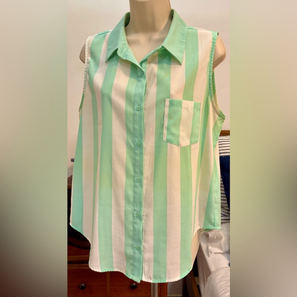 M-Sleeveless Blouse